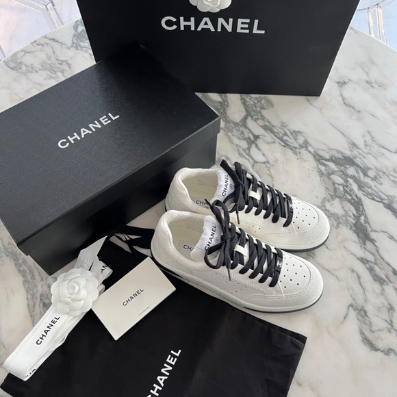 NEW Chanel 22A White Black Suede CC Flat Lace Up Tie Runner Trainer Sneaker 38 - Picture 15 of 16